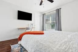 Room #4 in a 4 Bedroom Condo - Image 2