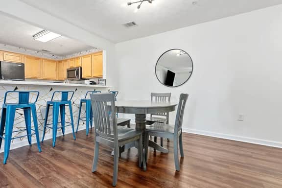 New AU Oasis 2 Mins to Downtown & Stadium Sleeps10 - Image 5
